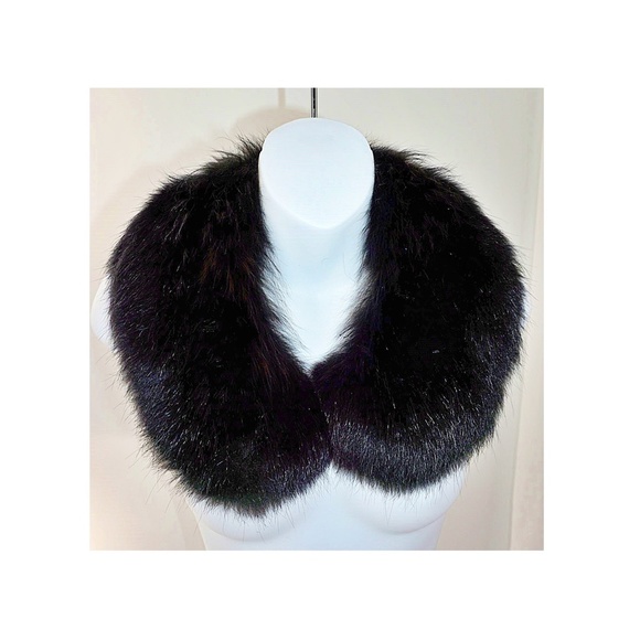 Mid century (circa 1963) black fox stole/collar with faux leather